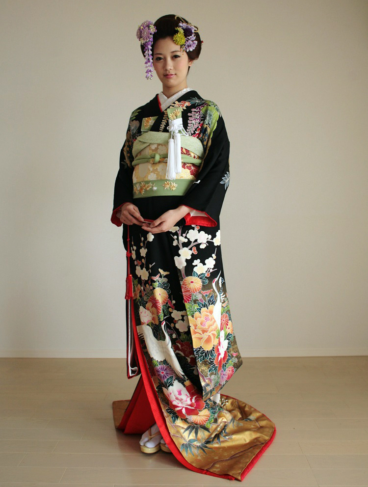 日本の伝統花嫁衣装「引き振袖」が美しい！ | 福岡でウェディング