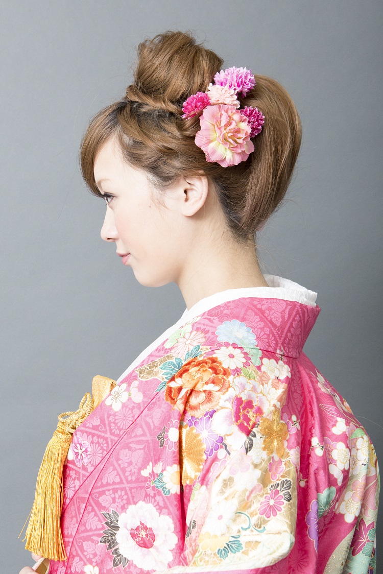 色打掛に合わせてヘアスタイルアイデア 福岡でウェディングドレス カラードレスをレンタルするなら ブライトブルー