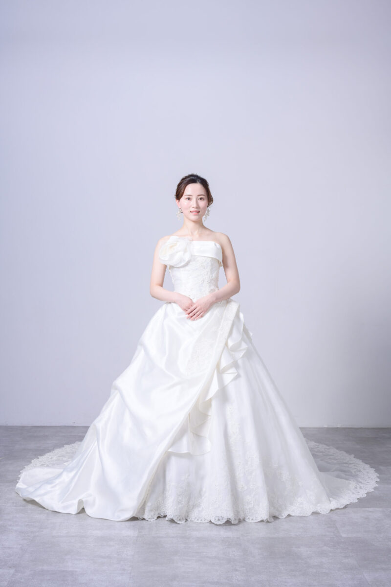 結婚式 ウエディングドレス ウェディングドレス サテン Aライン レース ロングトレーン アシンメトリー