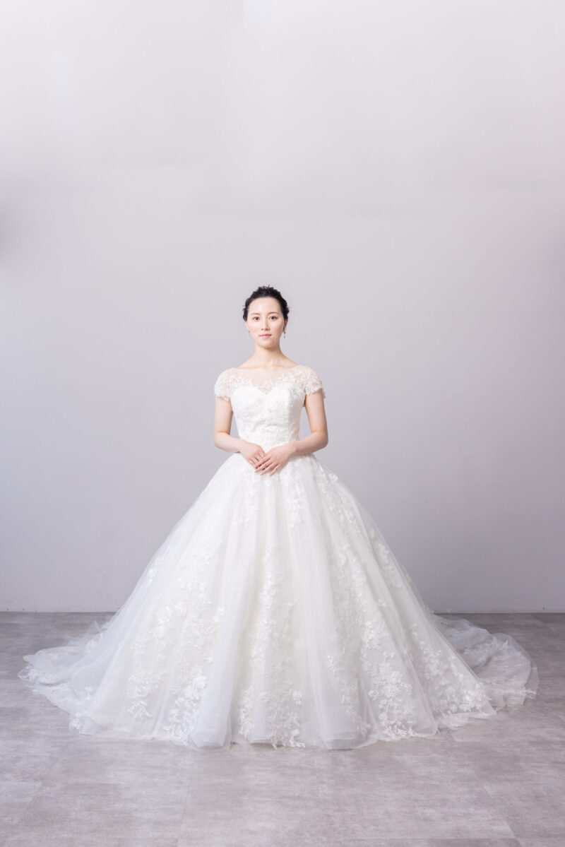 結婚式　ウエディングドレス　ウェディングドレス　レース　グリッター　オフショルダー　プリンセスライン　可愛い